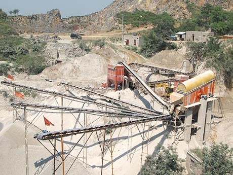 一小時5-10噸的半自動砸石機多少錢？有沒有現場圖片或者視頻參考？