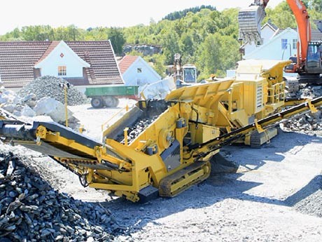 混凝土路面破碎機(jī)械-移動(dòng)式破碎機(jī)一機(jī)當(dāng)先，實(shí)干擔(dān)當(dāng)！