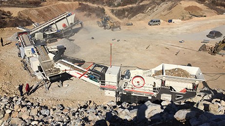 大型的移動(dòng)式碎石制砂機(jī)比固定式好用嗎？附現(xiàn)場(chǎng)破碎制沙視頻對(duì)比