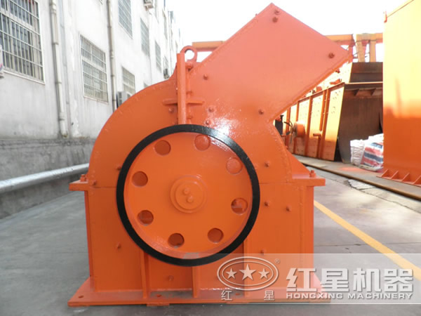 錘式破碎機側面展示