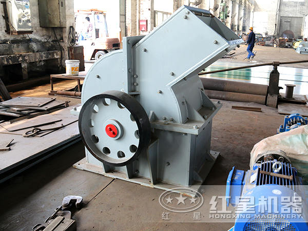 錘式破碎機(jī)側(cè)面圖