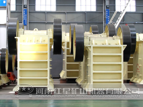 新外動顎式破碎機(jī)