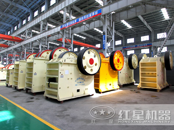 顎式破碎機(jī)現(xiàn)場(chǎng)
