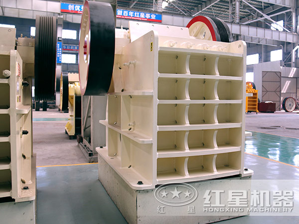 硅鐵破碎機設(shè)備圖片