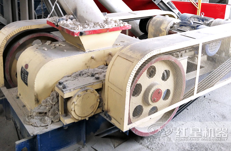 對輥破碎機(jī)現(xiàn)場圖