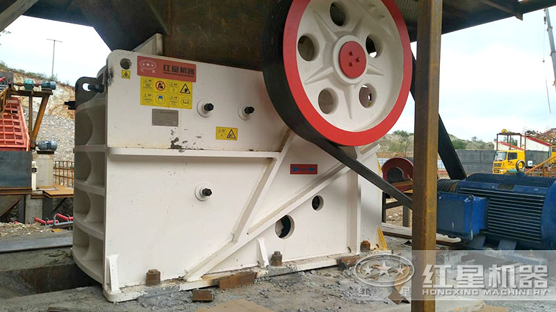 69鄂破機(jī)室外作業(yè)現(xiàn)場(chǎng)