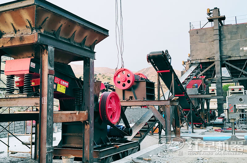 顎式破碎機客戶現(xiàn)場實拍圖