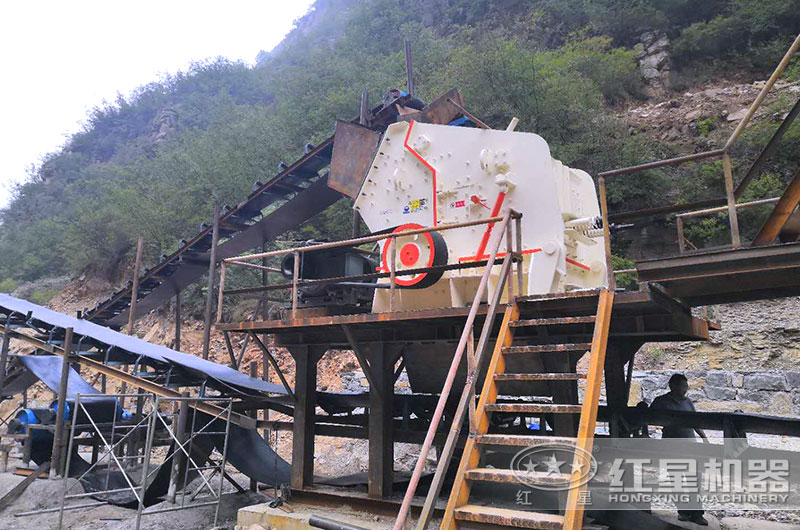 反擊式制砂機工作現(xiàn)場圖片