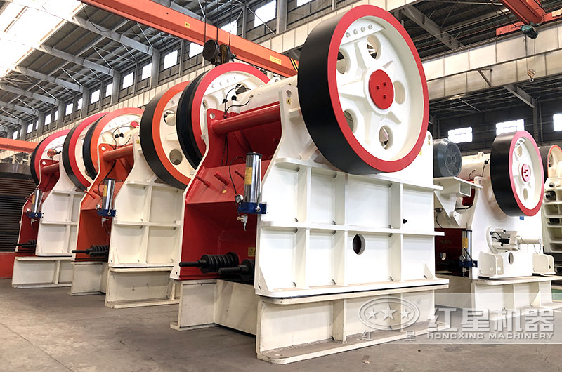 大型顎式石子破碎機(jī)設(shè)備圖片