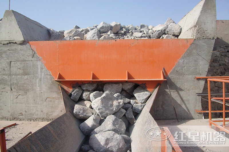 打花崗巖的機器一小時產(chǎn)量1000噸多少錢？含現(xiàn)場視頻