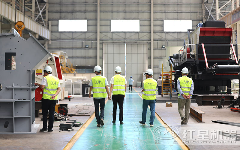 紅星機(jī)器車載碎石機(jī)價(jià)格實(shí)惠，客戶來考察