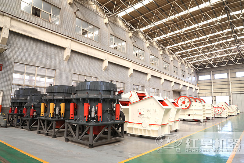 中型碎石機車間現(xiàn)貨實拍