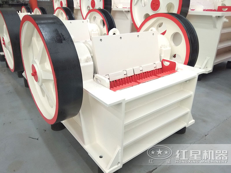 小型石子破碎機(jī)能打多少石料，一套多少錢？附碎石視頻