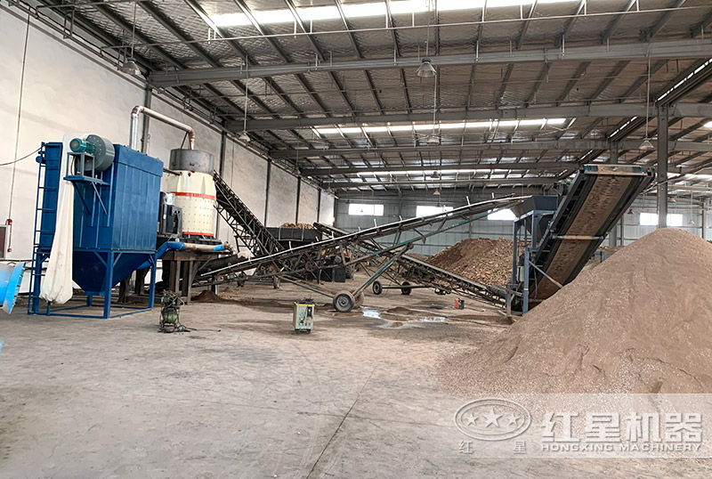 立式復(fù)合破碎機(jī)制砂現(xiàn)場(chǎng)