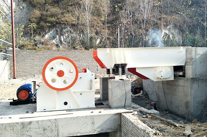 小型石頭石子礦石粉粉碎機(jī)設(shè)備多少錢一臺(tái)？