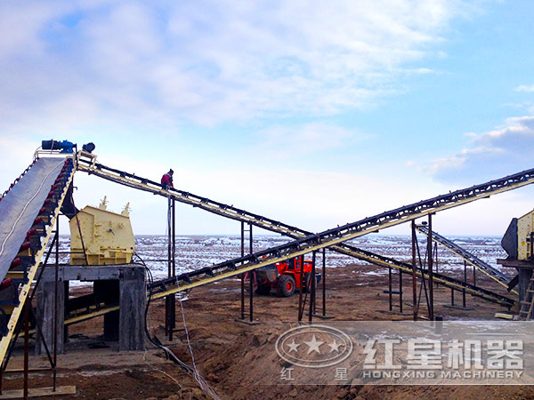 石灰石破碎作業(yè)現(xiàn)場(chǎng)