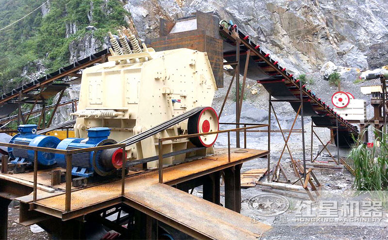 反擊式破碎機生產(chǎn)現(xiàn)場