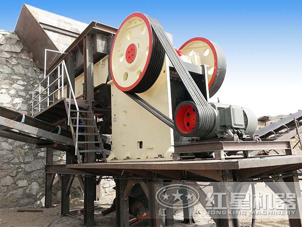 顎式破碎機(jī)現(xiàn)場(chǎng)實(shí)拍
