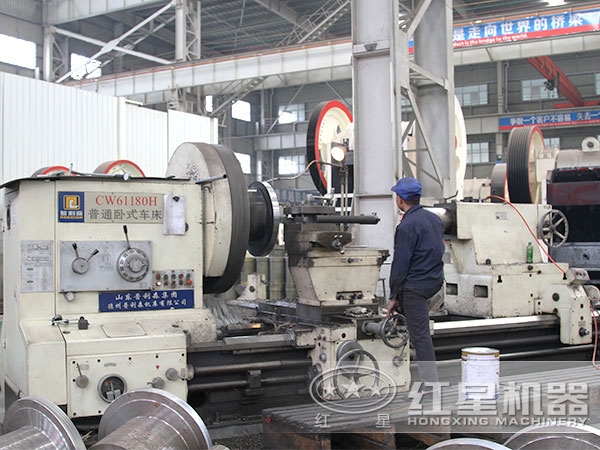 破碎機(jī)車間工人