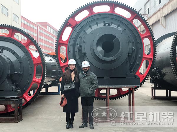 客戶(hù)來(lái)訪(fǎng)紅星參觀設(shè)備