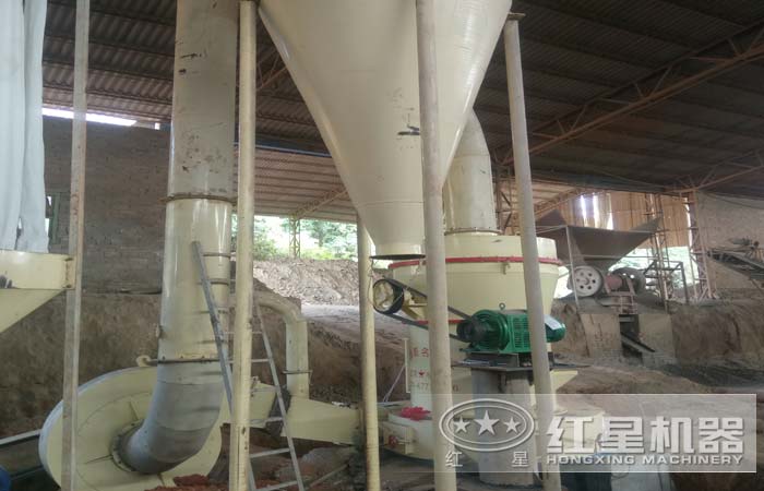 雷蒙磨粉機(jī)現(xiàn)場實(shí)拍