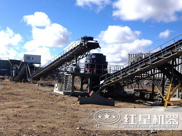 復(fù)合式圓錐破碎機(jī)工作現(xiàn)場(chǎng)