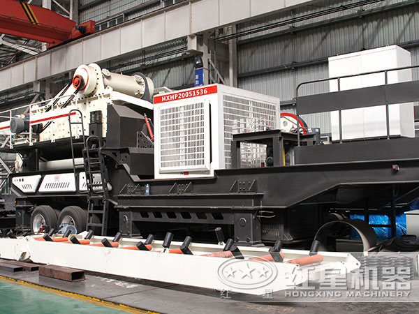 移動(dòng)式破碎站車間實(shí)拍