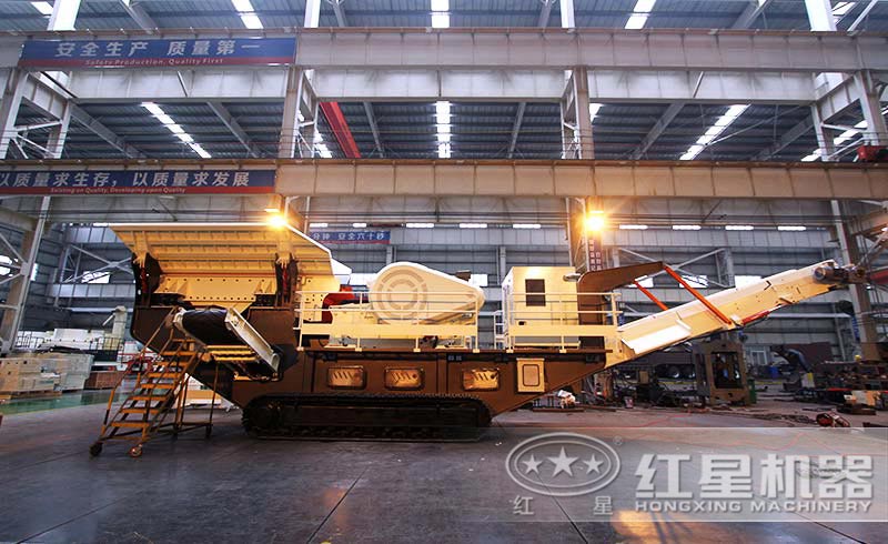 履帶式移動(dòng)破碎站車間