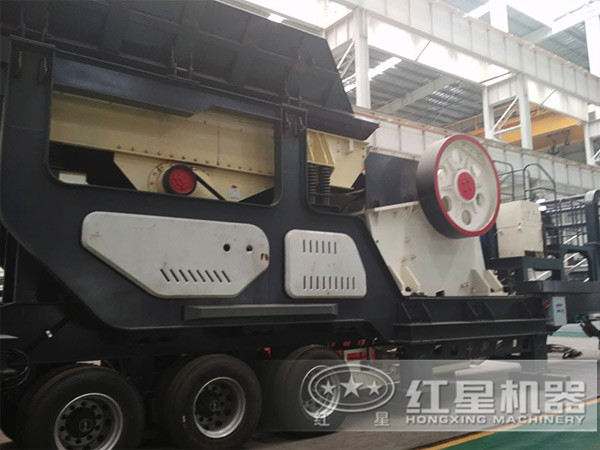 車載流動碎石機，搭載顎式破碎機