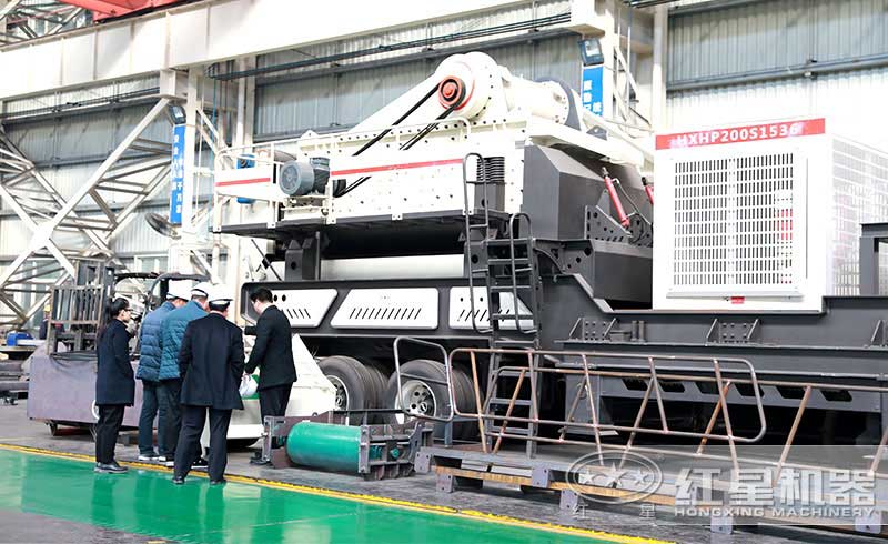 環(huán)保達標的移動石子機車間客戶參觀