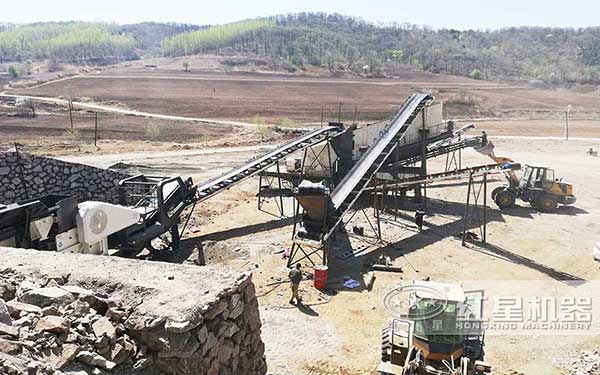 流動(dòng)磕石機(jī)工作現(xiàn)場(chǎng)