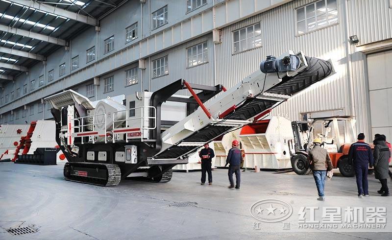 客戶來(lái)廠親自試機(jī)履帶式移動(dòng)破碎機(jī)