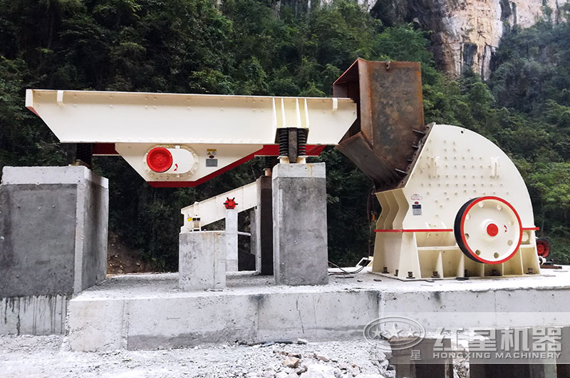 錘式破碎機(jī)客戶生產(chǎn)現(xiàn)場