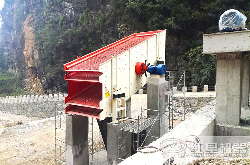 達(dá)州沙場圓振動(dòng)篩安裝現(xiàn)場