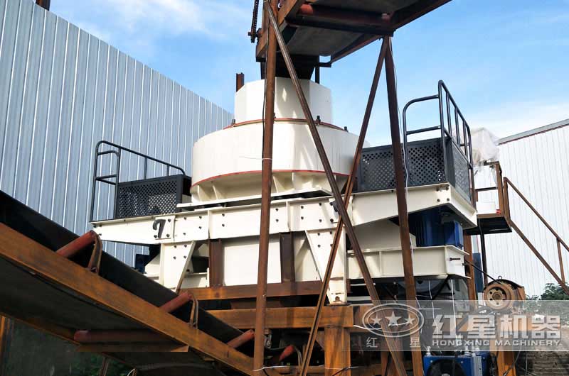 沖擊式破碎機(jī)現(xiàn)場(chǎng)