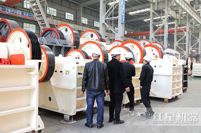 我公司生產(chǎn)的顎式破碎機(jī)有很多型號