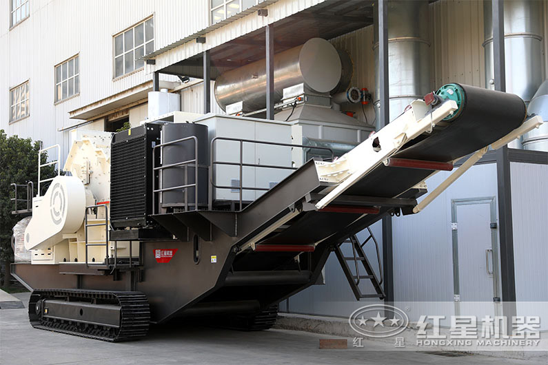 履帶移動石頭加工機(jī)器
