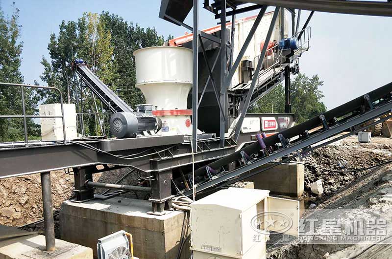 武漢移動(dòng)單缸圓錐破碎機(jī)安裝現(xiàn)場(chǎng)