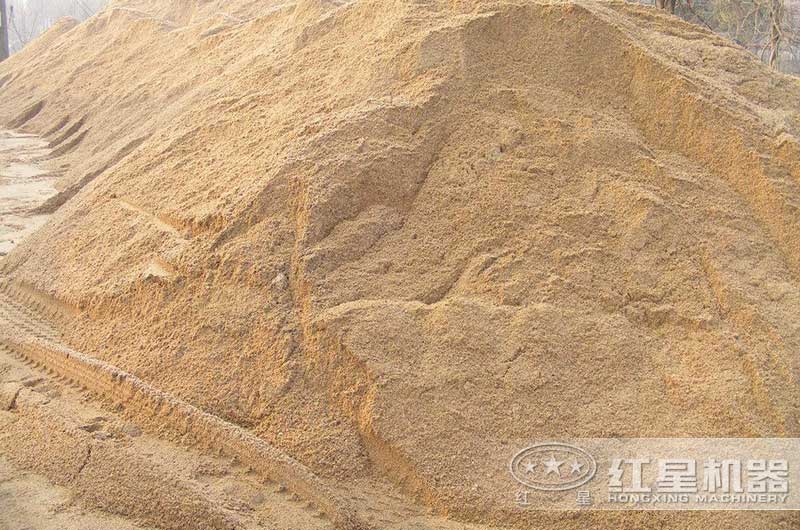 加工一噸石英砂利潤(rùn)多少？附石英砂設(shè)備廠家及生產(chǎn)流程