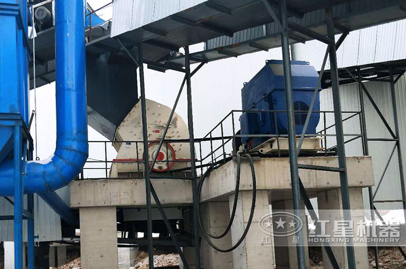 PCZ重錘式破碎機(jī)擔(dān)當(dāng)粗破現(xiàn)場(chǎng)