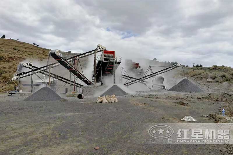 石料粉碎現(xiàn)場(chǎng)熱火朝天