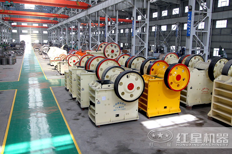 小型石子破碎機(jī)車間實(shí)拍