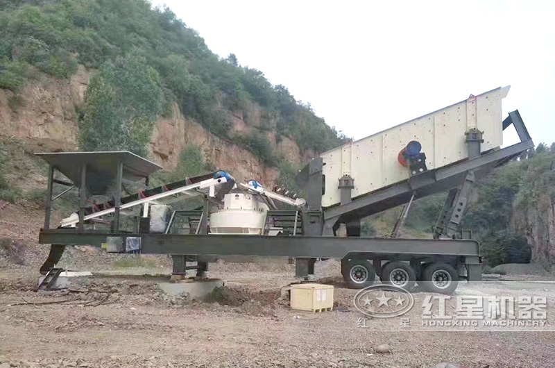 搭載VSI8518制砂機的移動制砂機現(xiàn)場