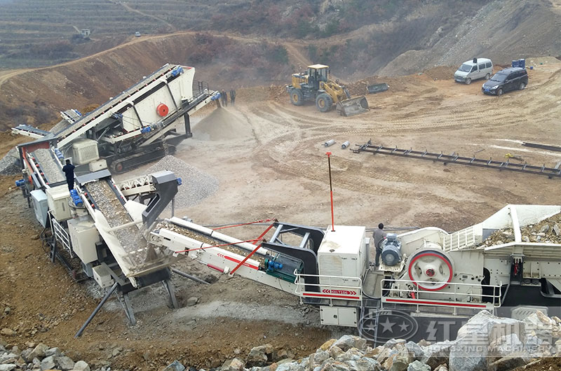 多級組合的移動制砂工作現(xiàn)場