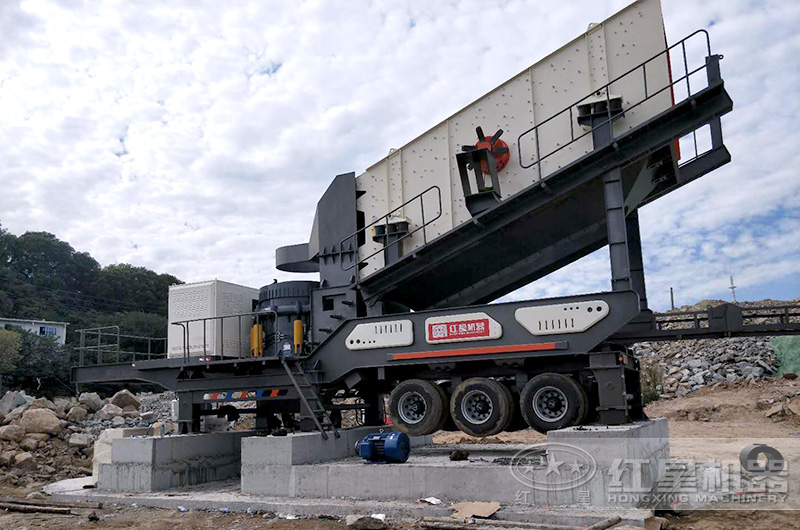 輪胎式小型移動破碎工作現(xiàn)場