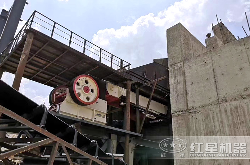 臨沂小型碎石生產(chǎn)線破碎現(xiàn)場一