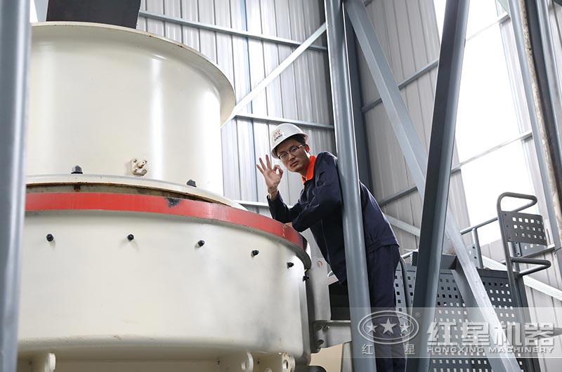 售后人員在客戶(hù)現(xiàn)場(chǎng)服務(wù)安裝