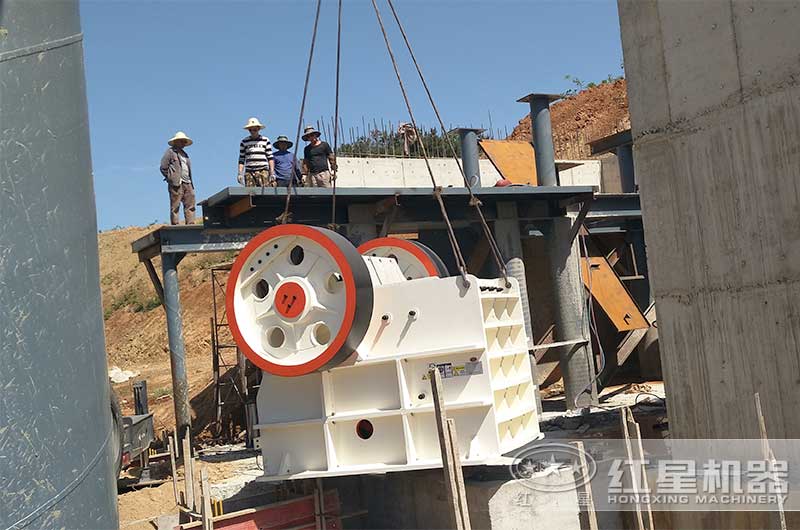 粗破顎式破碎機(jī)