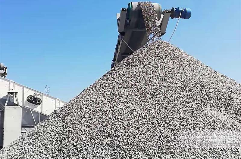 機制砂石加工現(xiàn)場