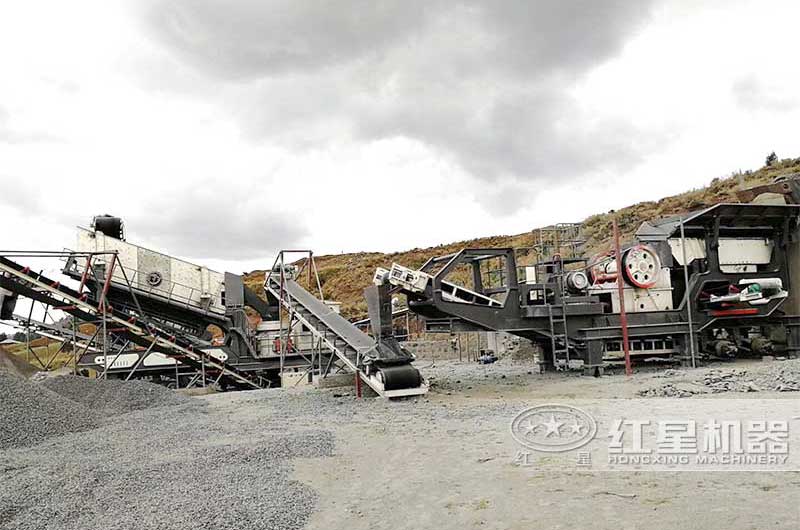 小型移動(dòng)砂石粉碎機(jī)現(xiàn)場(chǎng)實(shí)拍